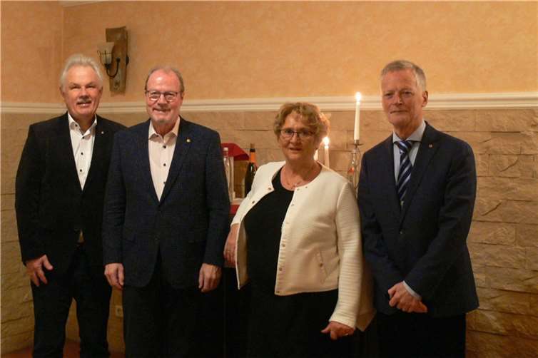 V.li. Stefan Raetz (C), Michael F. Firmenich (P), Marlies Maruschke (VPin) und Hubertus Frieling (S, SCH). Quelle: LC Bonn-Rhenobacum