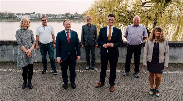 V.li. Stefanie Felderhoff, Jo Datzert, Oberbürgermeister Jan Einig, Reiner Geisen, Bürgermeister Peter Jung, Michael Schlösser und Dagmar Kießling. Foto: Stadtverwaltung Neuwied