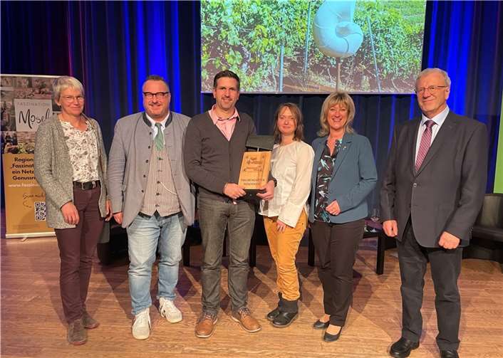 V.li. Stefanie Vornhecke, Andy Becht, Preisträger Markus Busch, Kita-Leiterin Sabine Dörnfeld, Anke Beilstein und Alois Hansen. Quelle: Kreis Cochem-Zell