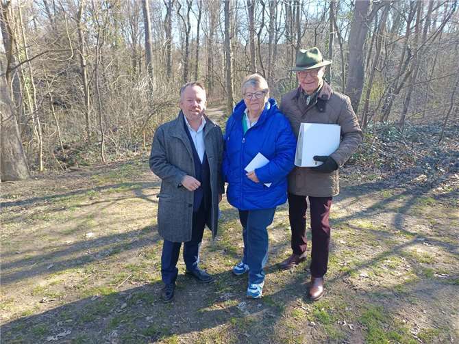 V.li. Stephan Wefelscheid, Anne Schumann-Dreyer und Alfred Hilpisch.  Foto: Claas Osterloh