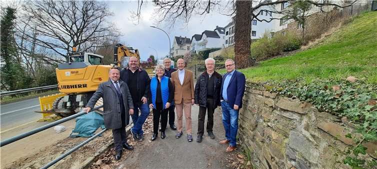 V.li. Stephan Wefelscheid (FW), Thorsten Schneider (SPD), Anne Schumann-Dreyer (CDU), Dr. Michael Gross (FW), Edgar Kühlenthal (FW), Manfred Bastian (SPD) und Torsten Schupp (WGS). Die Ratsmitglieder Monika Artz (CDU) und Christoph Schöll (FDP) konnten an dem Ortstermin nicht teilnehmen. Foto: privat