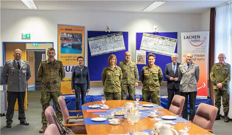 V.li. Stephan Wüsthoff, Martin Melcher, Dr. Gesine Krüger, Kristina Stanic Montada, Dr. Ulrich Baumgärtner, Nicole Kretschmer, Roger Lewentz, Ellen Müller und Peter Olf. Foto: Bundeswehr/Markus Dittrich