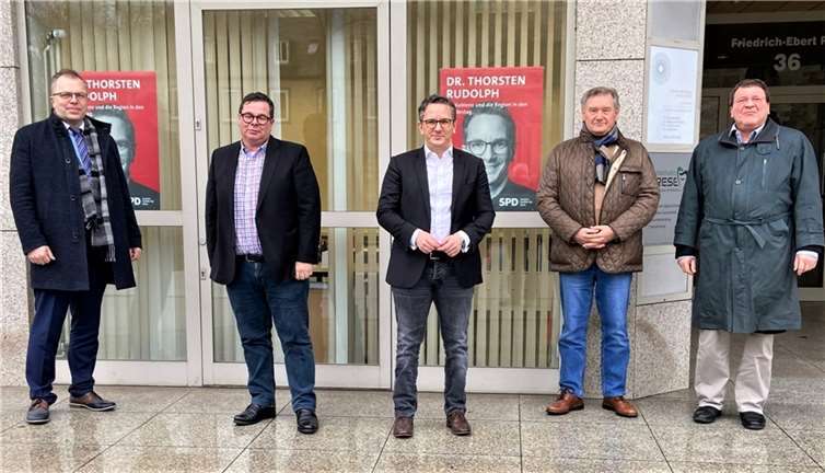 V.li. Steuerberater Holger Wilmes, Patrick Arens (Vizepräsident des BSM), MdB Thorsten Rudolph, Achim Müller (Vorsitzender des Markt-, Reise- und Schaustellerverbandes Rheinland-Pfalz) und Werner Hammerschmidt (Hauptgeschäftsführer des BSM). Quelle: Wahlkreisbüro Dr. Thorsten Rudolph