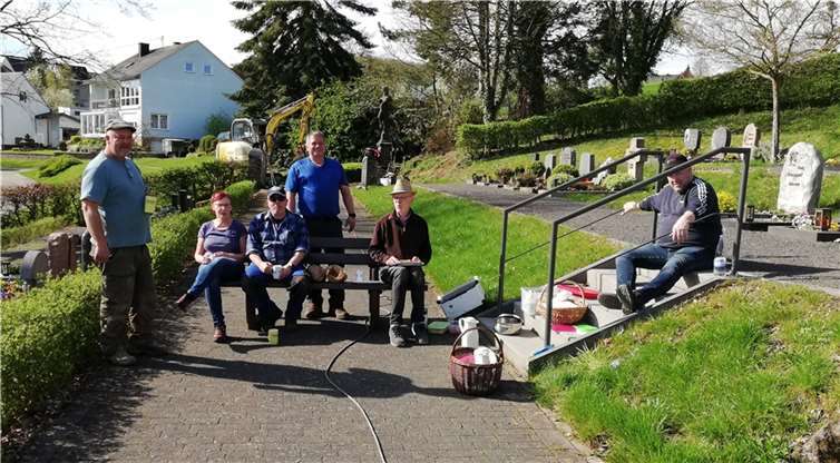 V.li. Thomas Eppert, Karin Krautkrämer-Hennig, Alexander Kneip, Marco Kneip (Ortsbürgermeisterkandidat), Rudi Börsch und Frank Börsch; Foto: Peter Scheidweiler. Quelle: CDU Ortsverband Macken