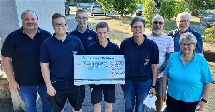 V.li. Thorsten Schneider, Florian Ruwisch (FFW), Thorsten Henkel, Sven Kaltwasser (FFW), Judith Dill-Quaas (FFW), Michael Keutgen, Michael Gross und Anne Schumann-Dreyer. Foto: privat