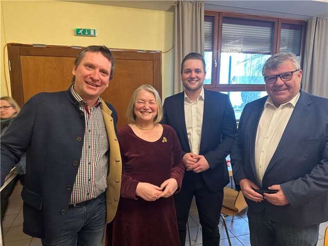 V.li. Torsten Müller, Vorsitzender des SPD-Gemeindeverbandes Linz - Renate Pepper, Vorsitzende des SPD Ortsverein Dattenberg - Martin Diedenhofen, Bundestagsabgeordneter und Michael Mahlert, Erster Beigeordneter des Kreises Neuwied. Foto: privat