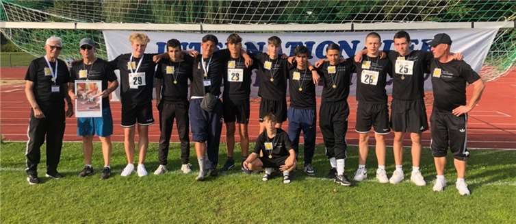 V.li. Trainer Peter und Harald Reif, Erik Daub, Idriz Dema, Niklas Stieber, Robin Becker, Samuel Becker, Daniel Stodulka, Ali Balikci, Emilio Scherbarth, Rudi Poppe, Christian Korb, Trainer Stefan Lakotta. Quelle: VG Weißenthurm