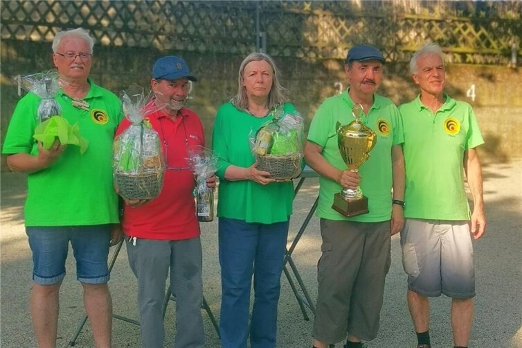 V.li. Uli Prüm (Sportwart), Adi Ahrenberg,Hilga von Varga (2. Vors.), Elmar Berzem, Frank Schruhl (1. Vors.).
