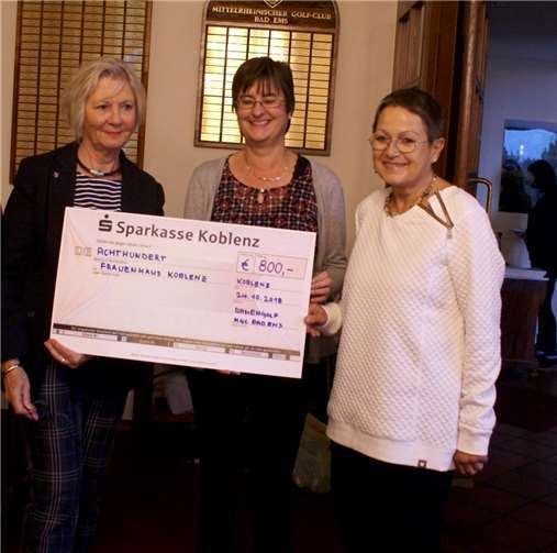 V.li.: Ulrike Dezort-Hoffmann, Frau Neisius, Frau Salvador. Privat