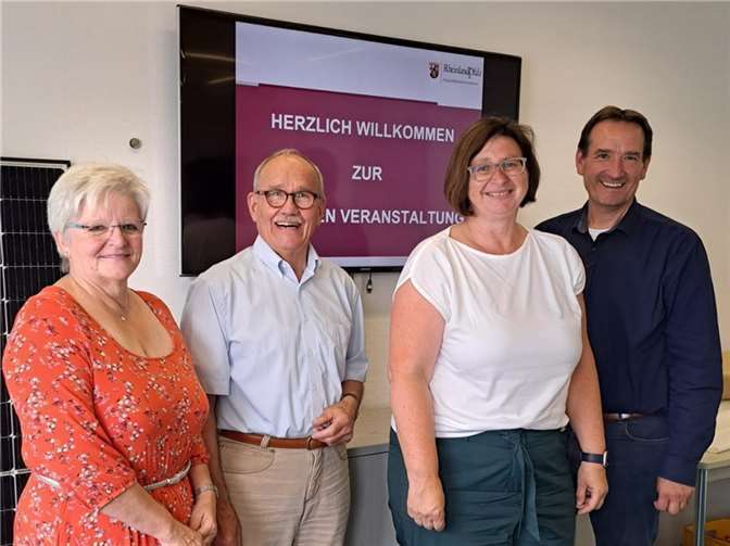 V.li. Ursula Ewens, Hajo Reif, Carmen Gerlach, Bürgermeister Thomas Przybylla. Foto: Renate Schumann