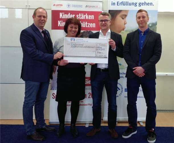 V.li. Uwe Diederichs-Seidel -Vorsitzender KSB, Anke Jorzig - Geschäftsführerin KSB,Thomas Hansen - Vorstand Decadis AG und Nils Erley -Decadis AG. Quelle Kinderschutzbund Koblenz