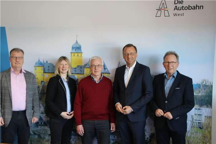 V.li. Uwe Schminke, Jenny Groß, Ulrich Neuroth, Jose Oster und Erwin Rüddel. Foto: Marcel Willig
