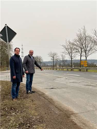 V.li. VG-Bürgermeister Thomas Przybylla und Landtagsabgeordneter Peter Moskopp an der L 121 „Alte B9“. Foto: privat