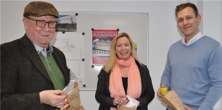 V.li. Veranstaltungsberater Erwin Ruckes, die Fachbereichsleiterin Susanne Zwicker und Tim Friedrich vom Fachbereich Bildung, Kultur und Sport der Stadt Meckenheim sind begeistert vom Engagement der örtlichen Unternehmen.Stadt Meckenheim