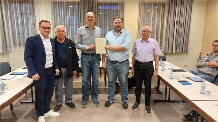 V.li. Verbandsbürgermeister Marcel Caspers, Dieter Korte, Edgar Drößlich, Dr. Frank Gondert und Rainer Mosen.