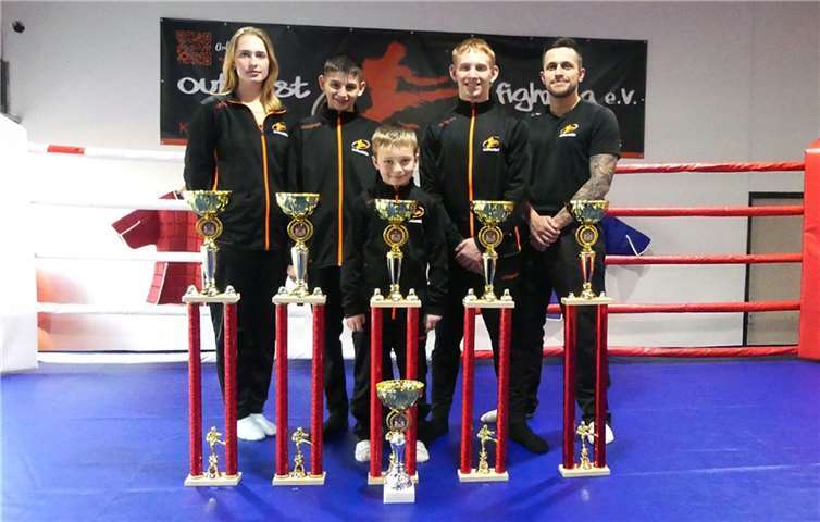 V.li. Viktoria Simin, Leo Stach, Liam Hense, Fabian Franke und Marco Mosdzien. Quelle: Outcast Fighting e.V.