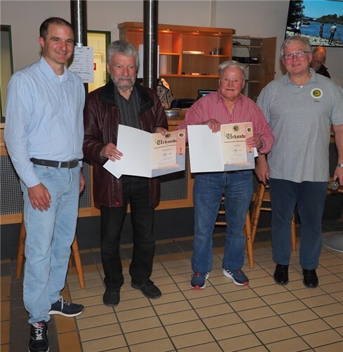 V.li. Vorsitzender Thomas Höfer, Ehrenmitglieder Johannes Kessler und Konrad Dott, Kassenwart Uwe Schlaus.