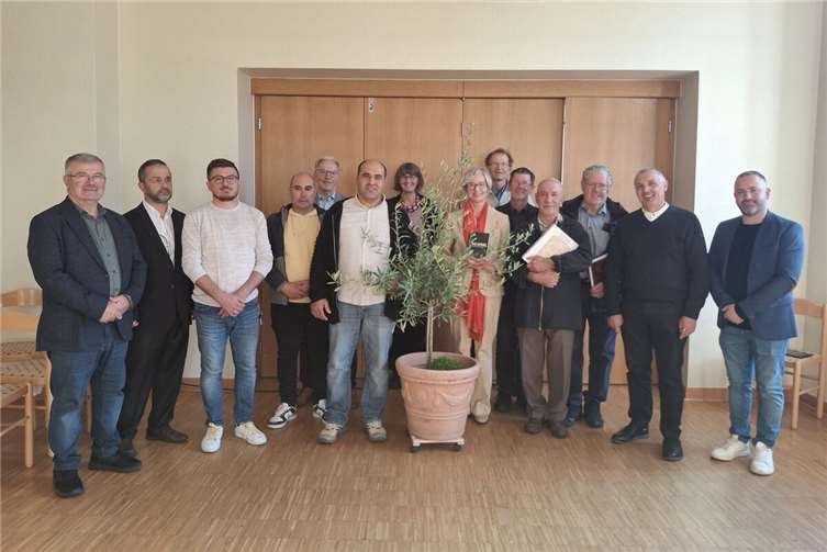 V.li. Vorsitzender der türkisch-islam. Gemeinde Bullay Fikret Akin, Imam Canli - türkisch-islam. Gemeinde Bullay - Vorstandsmitglieder der türk.-islam. Gemeinde Bullay - Erster Beigeordneter des Kreises Cochem-Zell Hans-Jürgen Mons - Ulla Schädler, Bullay - Veronika Raß Pastoralreferentin - Christoph Kappes Schädler, Bullay - Ulrich Britten, Bistum Trier - Abram Abiyev, Vostand Jüdische Gemeinde Koblenz - Dr. Simonis, jüdische Gemeinde Koblenz - Pfarrer Thomas Werner, Evang. Kirche Zell Bad Bertrich, Blankenrath - Hüseyin Akin.  Fotos: Sandra Werner