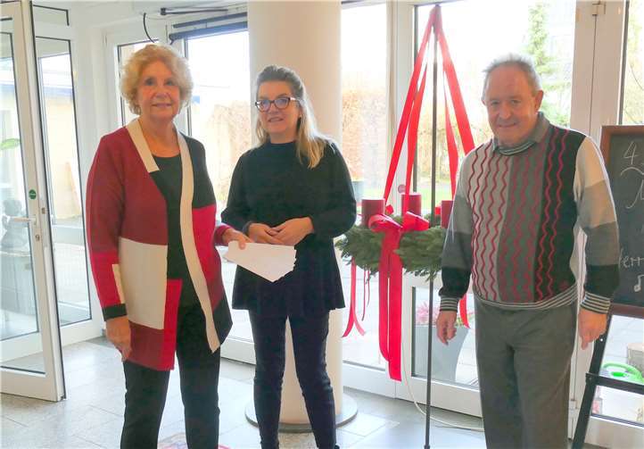 V.li. Vorstandsmitglied Dr. Christa Wienkoop, die Leiterin des Marienheims Ute Neumann und der Vorsitzende der Altenhilfe Rheinbach Fred Bongartz.privat