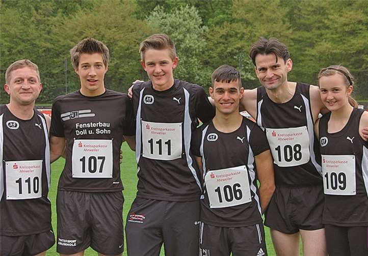 V.li. Waldemar Illg, Lucca Reuter, Simon Gilles, Burak Yilmaz, Peter Rübenach und Sarah Gilles. Es fehlt Patrick Heimerl. privat