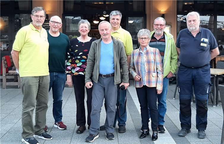 V.li. Wolfgang Groß, Jürgen Görgler, Irmgard Becker, Willi Tempel, Ulrich Stumm, Christine Klein, Wolfgang Fuchs und Lothar Fehr. Foto: Ahrtalbahnfreunde