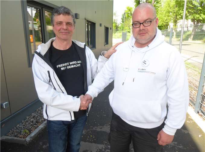 V.li. Wolfgang Link aus dem Landesvorstand der Partei dieBasis und der frischgewählte Direktkandidat Mark Schneider.Foto: privat
