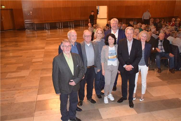 V.li. Wolfgang Pickel, Heinrich Gammel, Alfred Eich, Hannelore Paas, Monika Kühn, Ludwig Simons, Karl Heinz Joisten und Martina Klemp. Foto: Alfred Eich