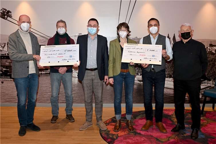 V.li. Wolfgang Schwarz u. Holger Großklos (Haus Metternich), Robert Strohe (Präsident Rotary Club), Ina Rohlandt (Hospizverein), Dr. Achim Tieftrunk (Singschule Koblenz), Eberhard Duchstein (Urheber der Konzertreihe, IGOL); Foto: Peter Seydel (honorarfrei). Foto: privat