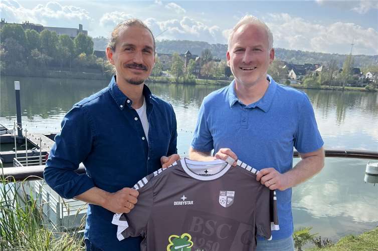 V.li. Zlatibor Sasic und Abteilungsleiter des BSC 1950 Güls, Christoph Schmidt.  Foto: André Karn