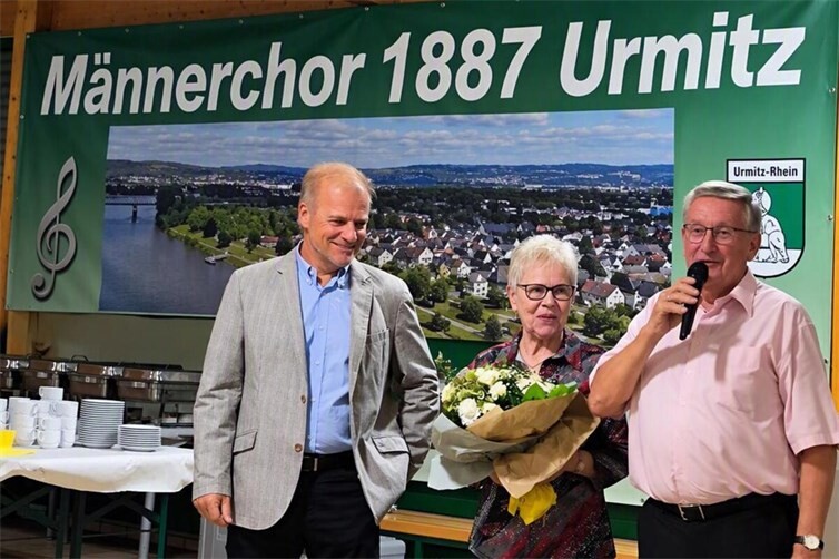 V.li. der 1. Vorsitzende Uwe Britz mit dem geehrten Jubelpaar Karin und Karl-Heinz Müller