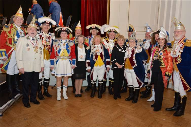 V.li. die NTG-Mitglieder Konrad und Heike Tatzel, Klaus und Magarethe Wilhelm, Uwe und Christiane Merz, Vorsitzender Boris Reuter, DavidSchneider, MRG Präsident Lothar Both, Margit Sponheimer, Franka Schmidt, Bernd Fleck und anderen. Quelle: NTG