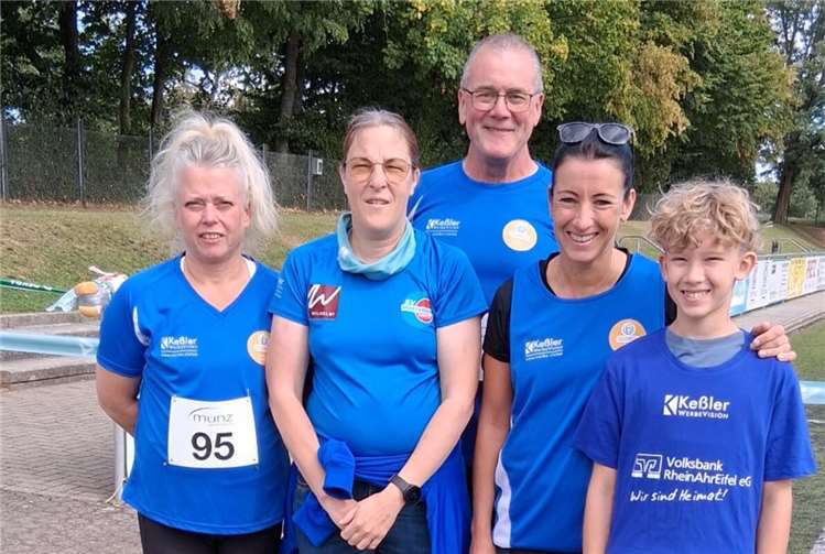 V.li. die Urmitzer Athleten beim diesjährigen Volkslauf in Weitersburg: Diana Dröll, Heike Kohlhaas (Trainerin), Heike Kohlhaas, Julia Besse, Ole Besse. Foto: SV Urmitz