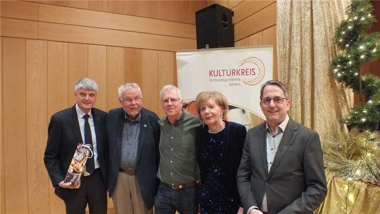 V.li. ehem. Bürgermeister Klaus Müller (Gründer des Kulturkreises), Rainer Hummel (stv. Vorsitzender), Norbert Schmuck (Kassierer) Marion Meuer (Geschäftsführerin) und Bürgermeister Oliver Götsch (geborener Vorsitzender Kulturkreis).