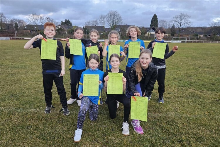 V.li. hinten: Anton Maur, Emma Dung, Laura Emons, Isabel Braun, Max Dung und Felix Hellmich, vorne: Clara Brinkmann, Frida Näkel und Laura Hellmich,