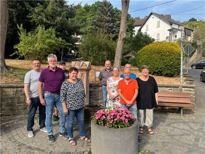 V.li. hinten: Dieter Mees, Jens Albrecht, Roland Metz und Stefan Welker. V.li. vorne: Karl Heinz Troß, Andrea Welker, Petra Grabis, Dietmar Littek und Jutta Zühlsdorf. Quelle: SPD-Ortsverein Niederbieber Segendorf