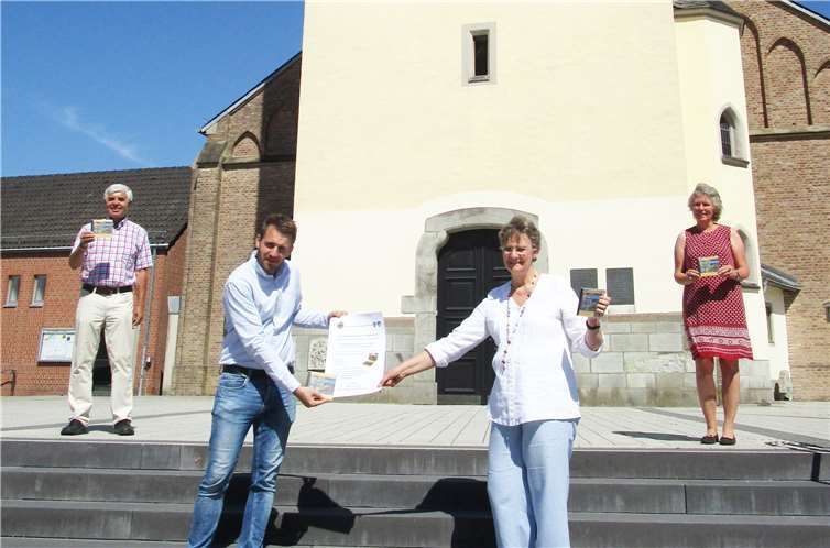 V.li. hinten Karlheinz Stöhr - Sekretär Lions Club Meckenheim-Wachtberg, Simone Kämper - Diakonin Evangelische Kirchengemeinde Meckenheim und v.li. vorne Maximilian Friedrich - Kantor Evangelischen Kirchengemeinde Meckenheim sowie Dr. Angelika Wurm - Präsidentin Lions Club Meckenheim-Wachtberg.Quelle: Lions Club Meckenheim-Wachtberg