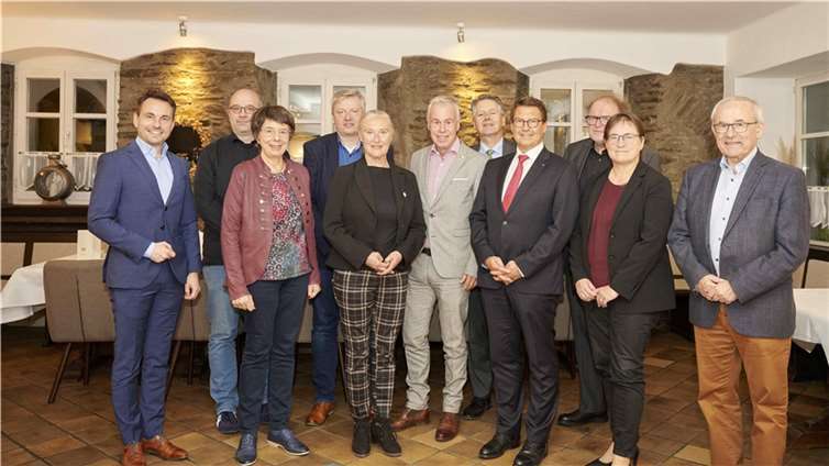 V.li. hintere Reihe: Markus Dietze, Lars Hennemann, Dr. Karlheinz Sonnenberg, Thomas Metz. Vordere Reihe: David Langner, Anna Maria Schuster, Monika Sauer, Thomas Schilling, Matthias Nester, Dr. Heike Otto, Hans-Dieter Gassen.Foto: BUGA-Freunde Koblenz, Ernst Dolkemeier