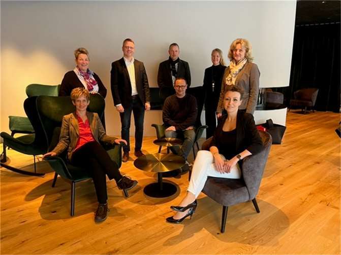konkrete Maßnahmen mit Nutzen für die Unternehmer vor Ort im Blick V.li. hintere Reihe: Tanja Steeg und Andreas Minor (WFG Rhein-Lahn), Armin Schaust (VG Loreley), Pia Pilger (VG Bad Ems-Nassau), Sabine Ksoll (VG Diez). V.li. vordere Reihe: Ulrike Dallmann (Loreley-Touristik GmbH), Christopher Kahl (VG Aar-Einrich) und Rita Rehbein (VG Nastätten). Foto: WFG Rhein-Lahn