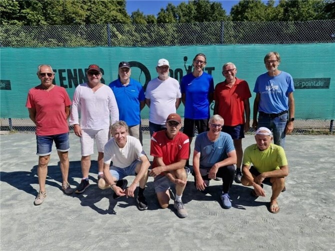 V.li stehend: Günther Pörsch, Manfred Reuter, Werner Comes, Willi Comes, Alwin Monix, Helmut Christ, Christoph Stinner und v.li kniend: Georg Christ, Bernd Rosenbach, Werner Stoffel, Dietmar Emmerichs. Foto: TC Oberfell