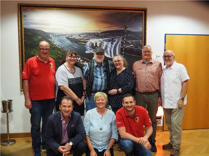 V.li. stehend: Hptm a.D. Michael Fköck, Anja Baulig, Frank Pauly, Marion Pauly, OTl a.D. Stefan Ott und Hermann Hünerfeld. Knieend v.li. Markus Schlager, Heike Hünerfeld, Olt Philipp Ott. Quelle: CCKK