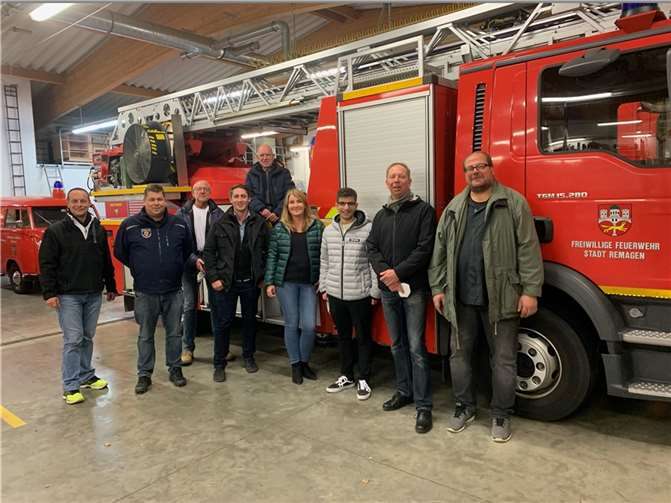 V.li. stv. Wehrleiter Michael Tillmann, Wehrleiter Ingo Wolf, Mitglieder des CDU-Stadtverbandes Remagen, in der Mitte die Vorsitzende Herta Lauer.Quelle: CDU-Stadtverband Remagen