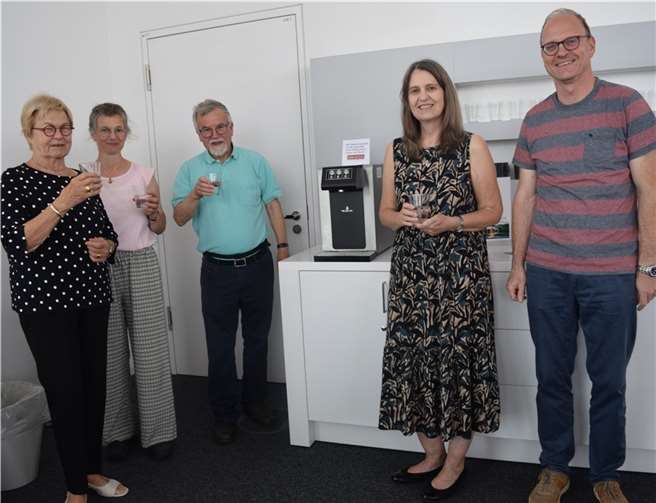 V.li. vom Vereinsvorstand Helga Ulmen-Pohl, Marie-Theres Schwaab, Reinhard Siebel; Bibliotheksdirektorin Susanne Ott und Verwaltungsleiter Jürgen Schneider. Foto: Stadtbibliothek Koblenz/Nina Mahrt