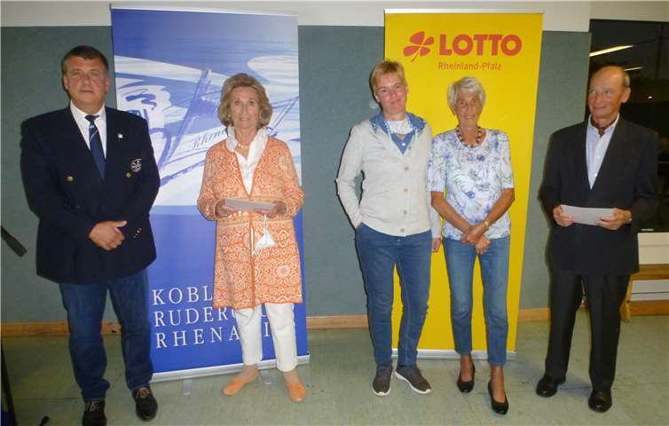 V.li.die anwesenden Geehrten Lothar Kaesberg, Helga Wegeler, Petra Schallenberger, Gritta Lücke und Peter Bauer.Quelle: Ruderclub Rhenania