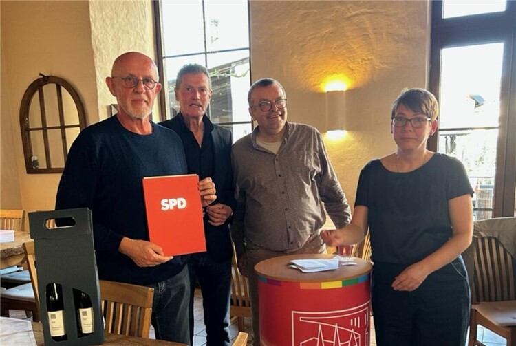 V.lil Berti Hahn, Detlev Pilger, Toni Bündgen und Doreen Werth zu sehen.