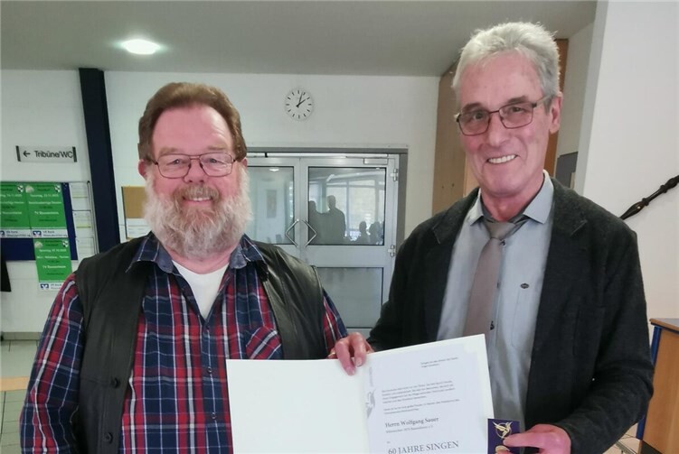 V.lil. Pressesprecher Wolfgang Escher und Jubilar Wolfgang Sauer. Foto: privat