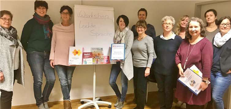 V.li.n.re. Adelheid Zerella (interventionsstelle Westerburg), Conny Zech (Frauennotruf Koblenz), Petra Koschella (Inklusa EUTB Bad Ems), Andrea Schlag (SkF, Frauenhaus Koblenz), Christine Grundmann (SkF, Psychosoziale Prozessbegleitung und Interventionsstelle), Franziska Godlewsky (Frauennotruf Koblenz), Hedi Westphal (Rhein-Mosel-Werkstatt Kobenz), Martina Steinseifer (Frauennotruf Koblenz) Katrin Weiland (Kompetenz-Zentrum Leichte Sprache Westerburg), Jacqueline Bröhl (Frauennotruf Koblenz) und Beate Middelhove (JG Heinrich-Haus). Foto: privat