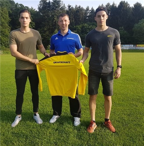 V.li.n.re.: Der Stürmer Jan Laskowski, Martin Thelen und Torwart Sven Laskowski.