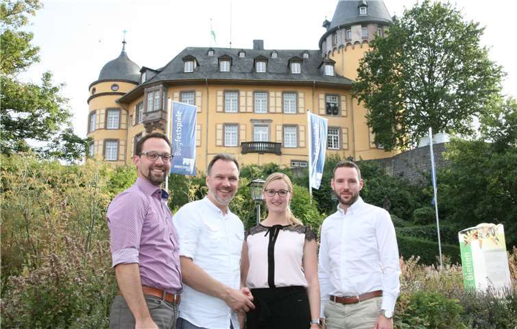 (V.li.n.re.) Der stv. Kreissprecher Andreas Tryba, der Kreissprecher Guido Braun-Ragusa, die Geschäftsführerin der WJ MY-Eifel und IHK-Regionalberaterin Kristina Kutting sowie Kassenwart Patrick Cussen wollen als Wirtschaftsjunioren ein Netzwerk für junge Unternehmer und Führungskräfte im Raum Mayen und der Region Eifel etablieren. Foto: WE