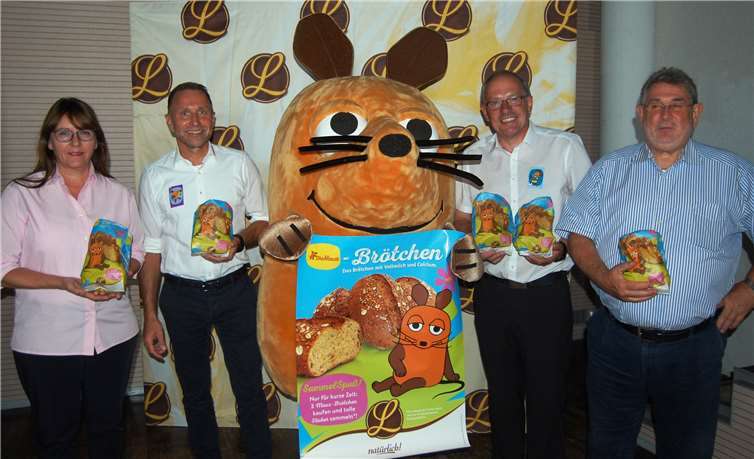 (V.li.n.re.): Die Maus stahl sogar den Geschäftsführern Ellen Lohner, Helmut Moll, Jürgen Lamparter und Achim Lohner die Schau. SK