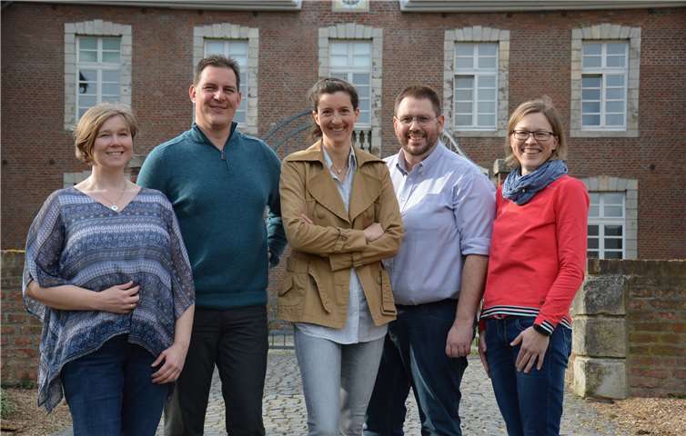 V.li.n.re.: Dr. Jutta Bend (zwei Kinder, wissenschaftliche Referentin), Sven Dobkowitz (zwei Kinder, Industriemechaniker), Felicitas Schlitz (zwei Kinder, Marketingkoordinatorin), Axel Bend als Ortsvorsteherkandidat und Nicole Pyringer (ein Kind, IT Anwendungsentwicklerin)Foto: privat